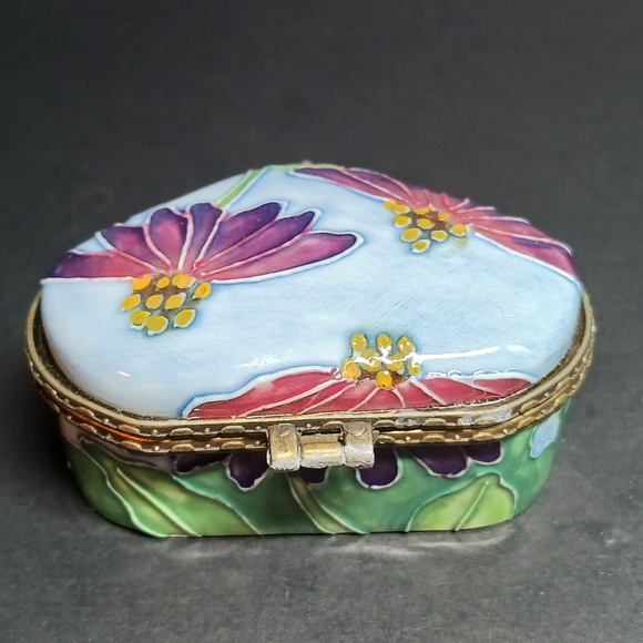 BENAYA PORCELAIN HEART SHAPED FLOWER DESIGN TRINKET BOX MARKED BENAYA JP 06 - Picture 3 of 6